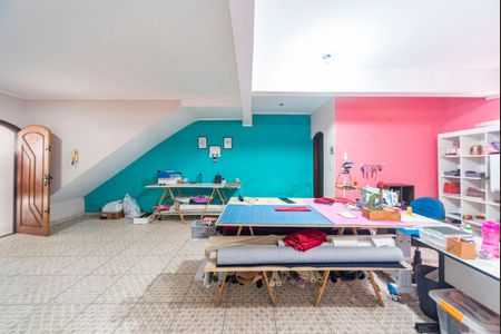 Casa à venda com 240m², 4 quartos e 6 vagas Casa à venda com 240m², 4 quartos e 6 vagasSalão