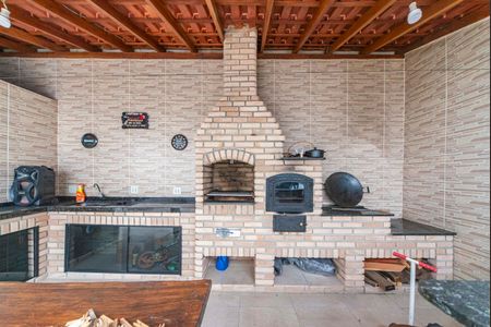 Casa à venda com 240m², 4 quartos e 6 vagas Casa à venda com 240m², 4 quartos e 6 vagasQuintal e Área Gourmet