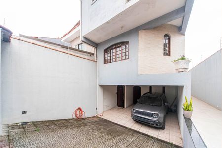 Casa à venda com 240m², 4 quartos e 6 vagas Casa à venda com 240m², 4 quartos e 6 vagasGaragem e Fachada