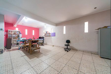 Casa à venda com 240m², 4 quartos e 6 vagas Casa à venda com 240m², 4 quartos e 6 vagasSalão