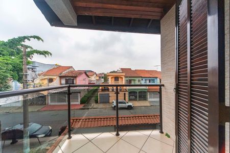 Casa à venda com 240m², 4 quartos e 6 vagas Casa à venda com 240m², 4 quartos e 6 vagasVaranda do Quarto 4