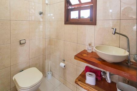 Casa à venda com 240m², 4 quartos e 6 vagas Casa à venda com 240m², 4 quartos e 6 vagasLavabo