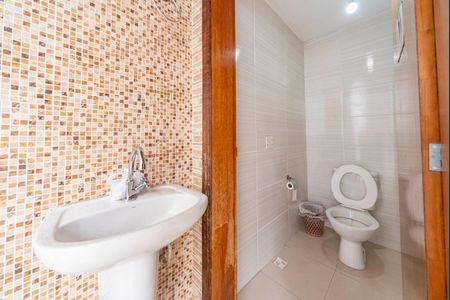 Casa à venda com 240m², 4 quartos e 6 vagas Casa à venda com 240m², 4 quartos e 6 vagasBanheiro do Quintal e Área Gourmet