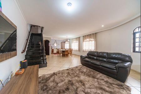 Casa à venda com 240m², 4 quartos e 6 vagas Casa à venda com 240m², 4 quartos e 6 vagasSala