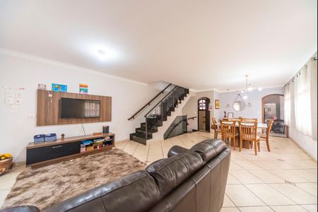 Casa à venda com 240m², 4 quartos e 6 vagas Casa à venda com 240m², 4 quartos e 6 vagasSala