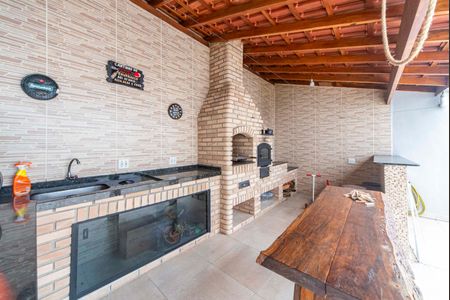 Casa à venda com 240m², 4 quartos e 6 vagas Casa à venda com 240m², 4 quartos e 6 vagasQuintal e Área Gourmet