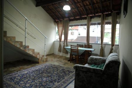 Casa à venda com 220m², 3 quartos e 2 vagasSala de convivência 