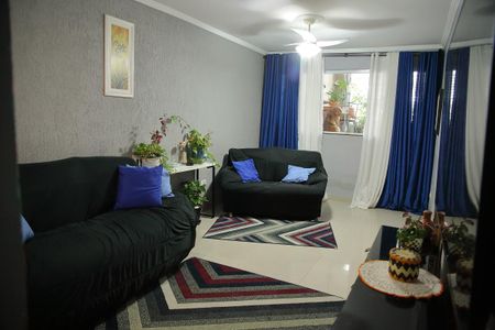 Casa à venda com 220m², 3 quartos e 2 vagasSala