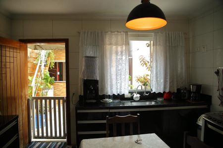 Casa à venda com 220m², 3 quartos e 2 vagasCozinha 
