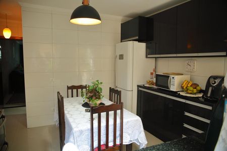 Casa à venda com 220m², 3 quartos e 2 vagasCozinha 