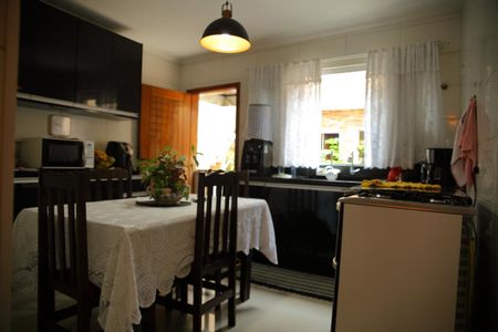 Casa à venda com 220m², 3 quartos e 2 vagasCozinha 