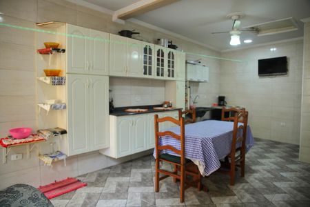 Casa à venda com 220m², 3 quartos e 2 vagasÁrea Convivência/Churrasqueira 