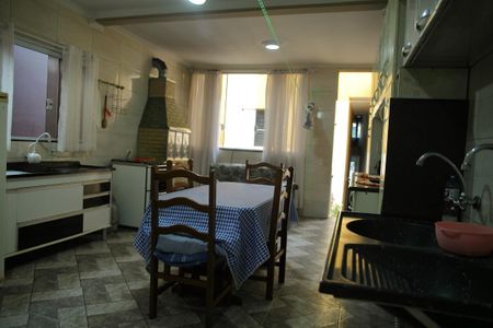 Casa à venda com 220m², 3 quartos e 2 vagasÁrea Convivência/Churrasqueira 