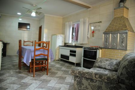 Casa à venda com 220m², 3 quartos e 2 vagasÁrea Convivência/Churrasqueira 