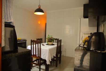 Casa à venda com 220m², 3 quartos e 2 vagasCozinha 