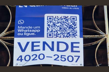 Fachada casa com placa de casa à venda com 3 quartos, 220m² em Lins de Vasconcelos, Rio de Janeiro