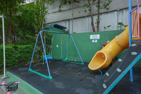 Casa à venda com 104m², 3 quartos e sem vagaÁrea comum - Playground