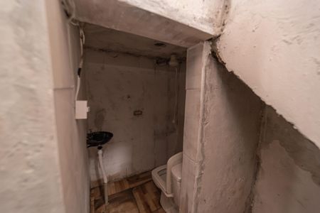 Banheiro e Área de Serviço de casa para alugar com 1 quarto, 80m² em Jardim Santa Maria, São Paulo