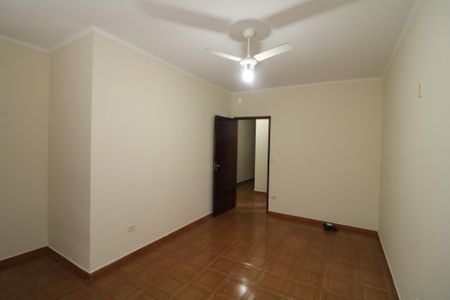 Quarto de casa para alugar com 3 quartos, 180m² em Vila Ivone, São Paulo