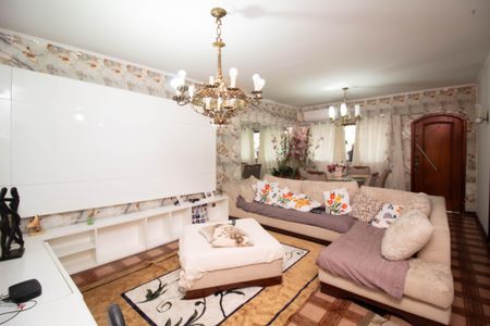 Casa à venda com 246m², 3 quartos e 3 vagas Casa à venda com 246m², 3 quartos e 3 vagasSala