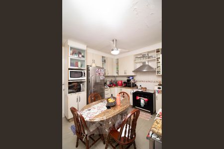 Casa à venda com 246m², 3 quartos e 3 vagas Casa à venda com 246m², 3 quartos e 3 vagasCozinha