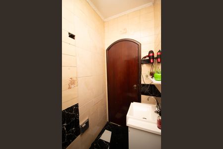 Casa à venda com 246m², 3 quartos e 3 vagas Casa à venda com 246m², 3 quartos e 3 vagasBanheiro Social