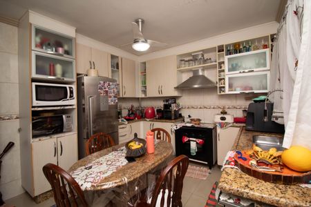 Casa à venda com 246m², 3 quartos e 3 vagas Casa à venda com 246m², 3 quartos e 3 vagasCozinha