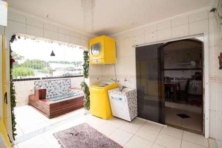 Casa à venda com 246m², 3 quartos e 3 vagas Casa à venda com 246m², 3 quartos e 3 vagasÁrea de Serviço