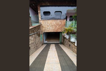 Casa à venda com 246m², 3 quartos e 3 vagas Casa à venda com 246m², 3 quartos e 3 vagasÁrea externa