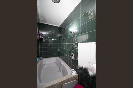 Casa à venda com 246m², 3 quartos e 3 vagas Casa à venda com 246m², 3 quartos e 3 vagasBanheiro da Suíte 1