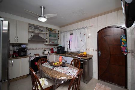 Casa à venda com 246m², 3 quartos e 3 vagas Casa à venda com 246m², 3 quartos e 3 vagasCozinha