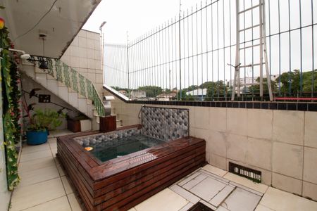 Casa à venda com 246m², 3 quartos e 3 vagas Casa à venda com 246m², 3 quartos e 3 vagasÁrea externa