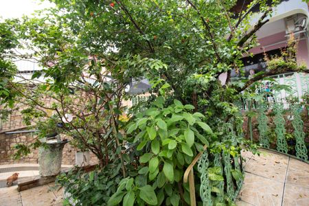 Casa à venda com 246m², 3 quartos e 3 vagas Casa à venda com 246m², 3 quartos e 3 vagasÁrea - Garden