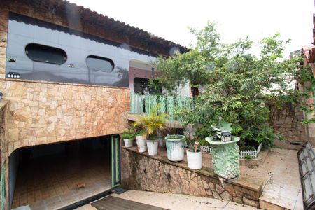 Casa à venda com 246m², 3 quartos e 3 vagas Casa à venda com 246m², 3 quartos e 3 vagasÁrea externa