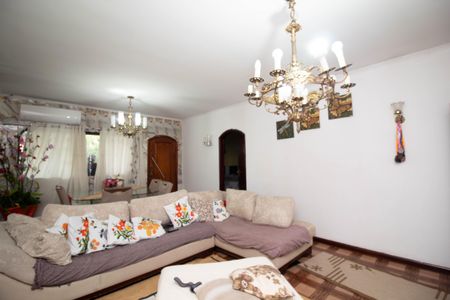 Casa à venda com 246m², 3 quartos e 3 vagas Casa à venda com 246m², 3 quartos e 3 vagasSala