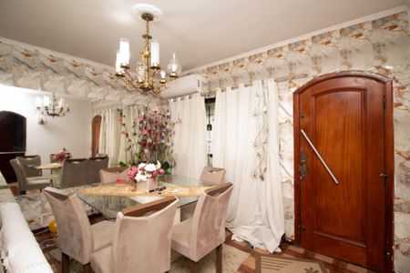 Casa à venda com 246m², 3 quartos e 3 vagas Casa à venda com 246m², 3 quartos e 3 vagasSala de Jantar
