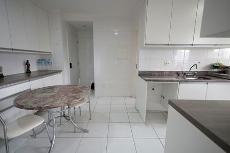 Apartamento à venda com 124m², 3 quartos e 2 vagasCozinha
