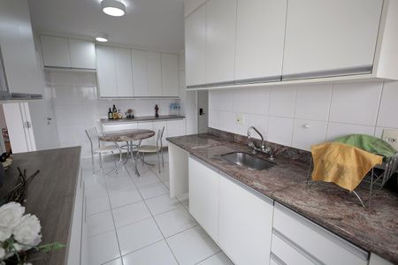 Apartamento à venda com 124m², 3 quartos e 2 vagasCozinha