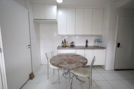 Apartamento à venda com 124m², 3 quartos e 2 vagasCozinha