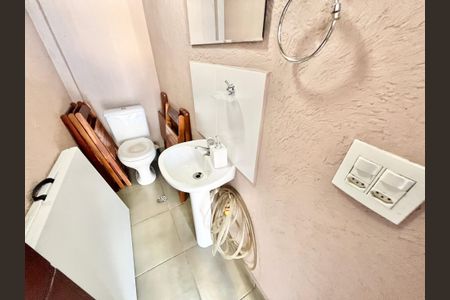 Apartamento à venda com 120m², 3 quartos e 2 vagas Apartamento à venda com 120m², 3 quartos e 2 vagasBanheiro da churrasqueira