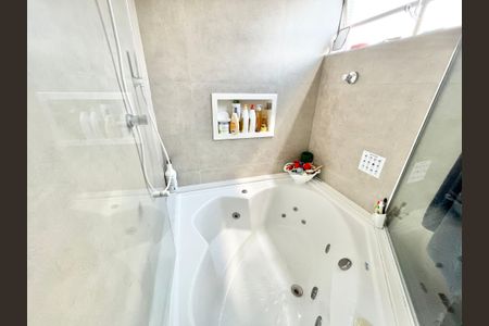 Apartamento à venda com 120m², 3 quartos e 2 vagas Apartamento à venda com 120m², 3 quartos e 2 vagasBanheiro 2