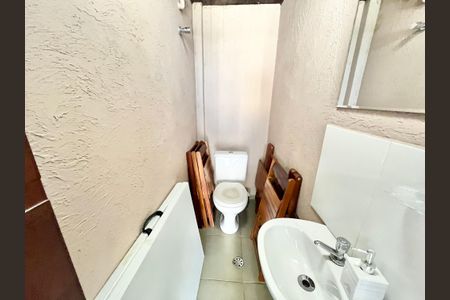 Apartamento à venda com 120m², 3 quartos e 2 vagas Apartamento à venda com 120m², 3 quartos e 2 vagasBanheiro da churrasqueira