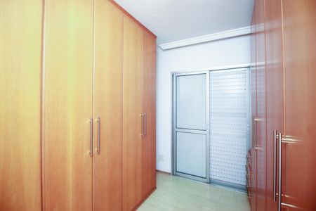 Apartamento à venda com 75m², 3 quartos e 2 vagas Apartamento à venda com 75m², 3 quartos e 2 vagasCloset