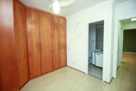 Apartamento à venda com 75m², 3 quartos e 2 vagas Apartamento à venda com 75m², 3 quartos e 2 vagasSuíte