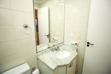 Apartamento à venda com 75m², 3 quartos e 2 vagas Apartamento à venda com 75m², 3 quartos e 2 vagasBanheiro da Suíte
