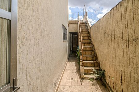 Casa à venda com 150m², 2 quartos e 1 vagacorredor lateral_2