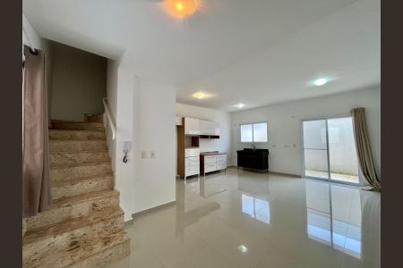 Casa de condomínio para alugar com 120m², 3 quartos e 2 vagas Casa de condomínio para alugar com 120m², 3 quartos e 2 vagasSala/Cozinha