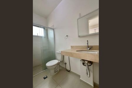 Casa de condomínio para alugar com 120m², 3 quartos e 2 vagas Casa de condomínio para alugar com 120m², 3 quartos e 2 vagasBanheiro da Suíte