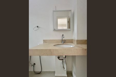 Casa de condomínio para alugar com 120m², 3 quartos e 2 vagas Casa de condomínio para alugar com 120m², 3 quartos e 2 vagasBanheiro da Suíte