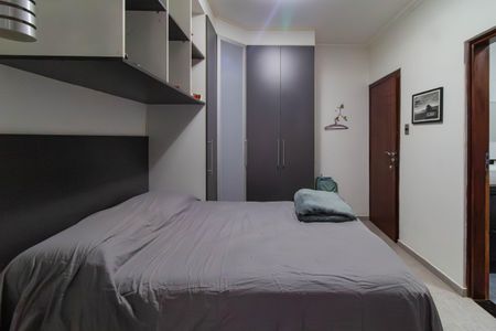 Casa à venda com 240m², 3 quartos e 2 vagasSuíte 2